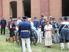 Historische Darsteller vor der Kehlkaserne